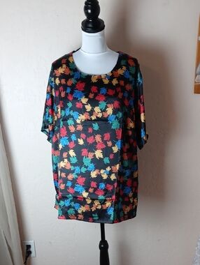 NWOT Anthony Richards Short Sleeve Scoop Neck Top with Multicolor Leaf Print